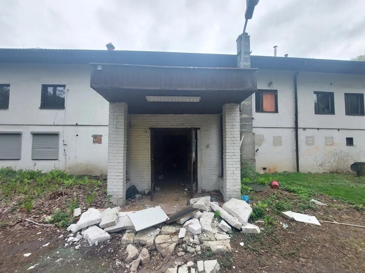 Zdjęcie opuszczonego miejsca: Opuszczony zajazd przy kortach tenisowych