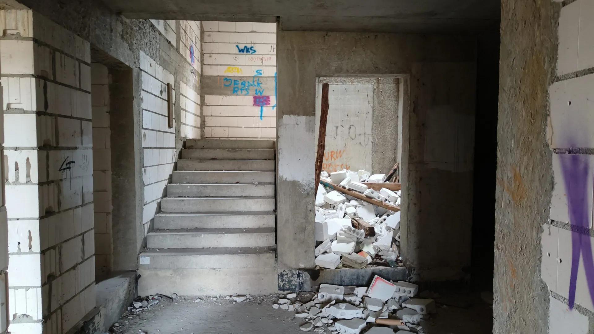 Zdjęcie opuszczonego miejsca: Nieukończony budynek mieszkalny/biurowy