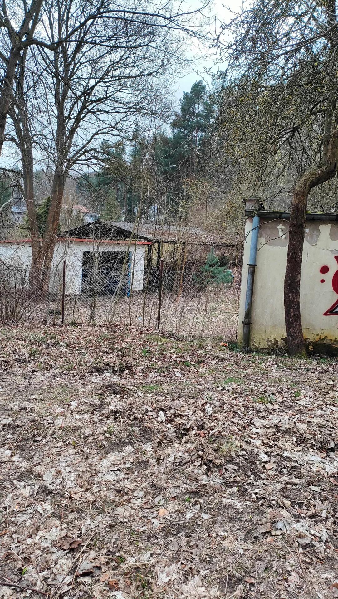 Zdjęcie opuszczonego miejsca: Kilka opuszczonych budynków