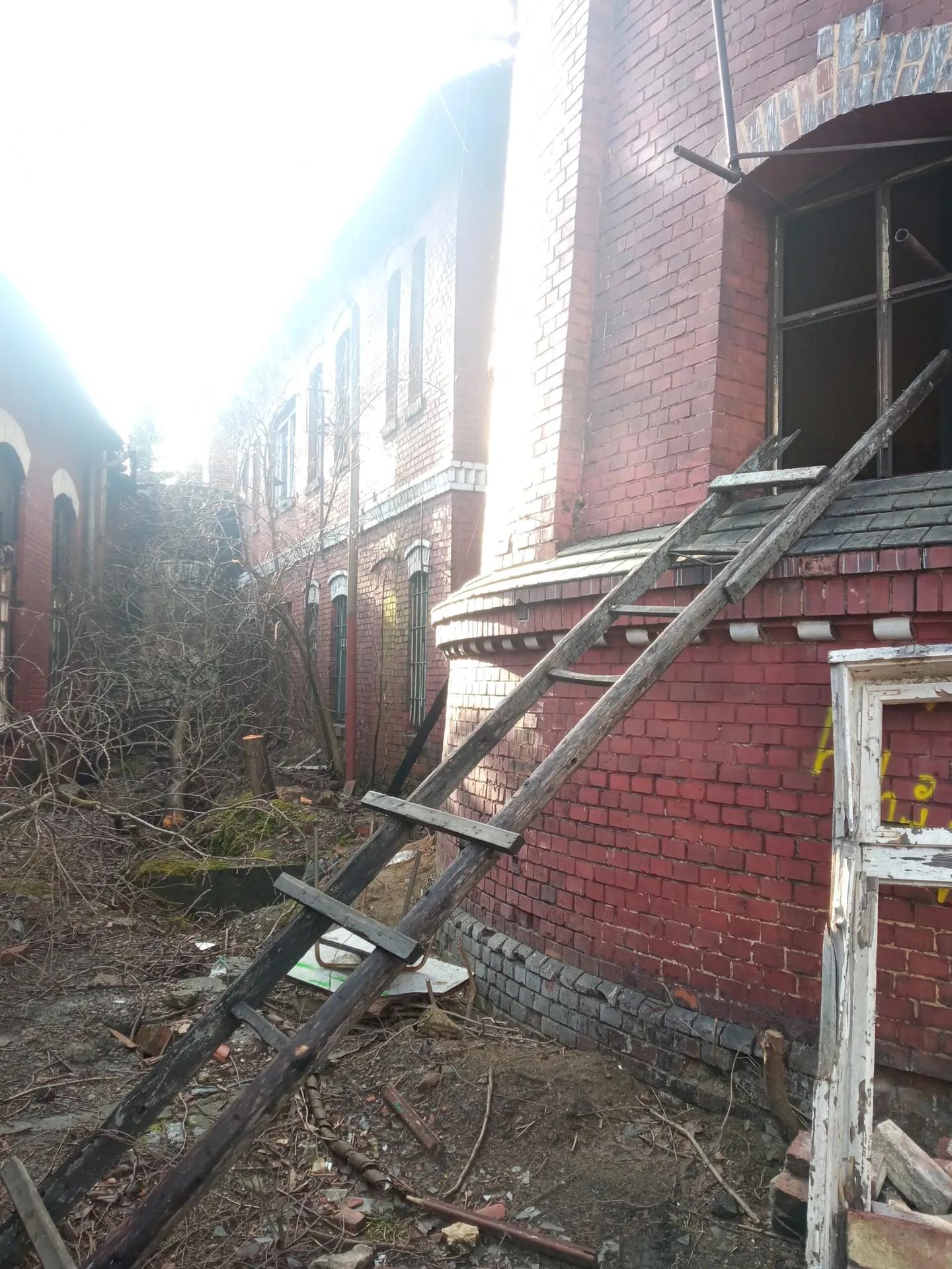 Zdjęcie opuszczonego miejsca: OPUSZCZONA LOKOMOTYWOWNIA