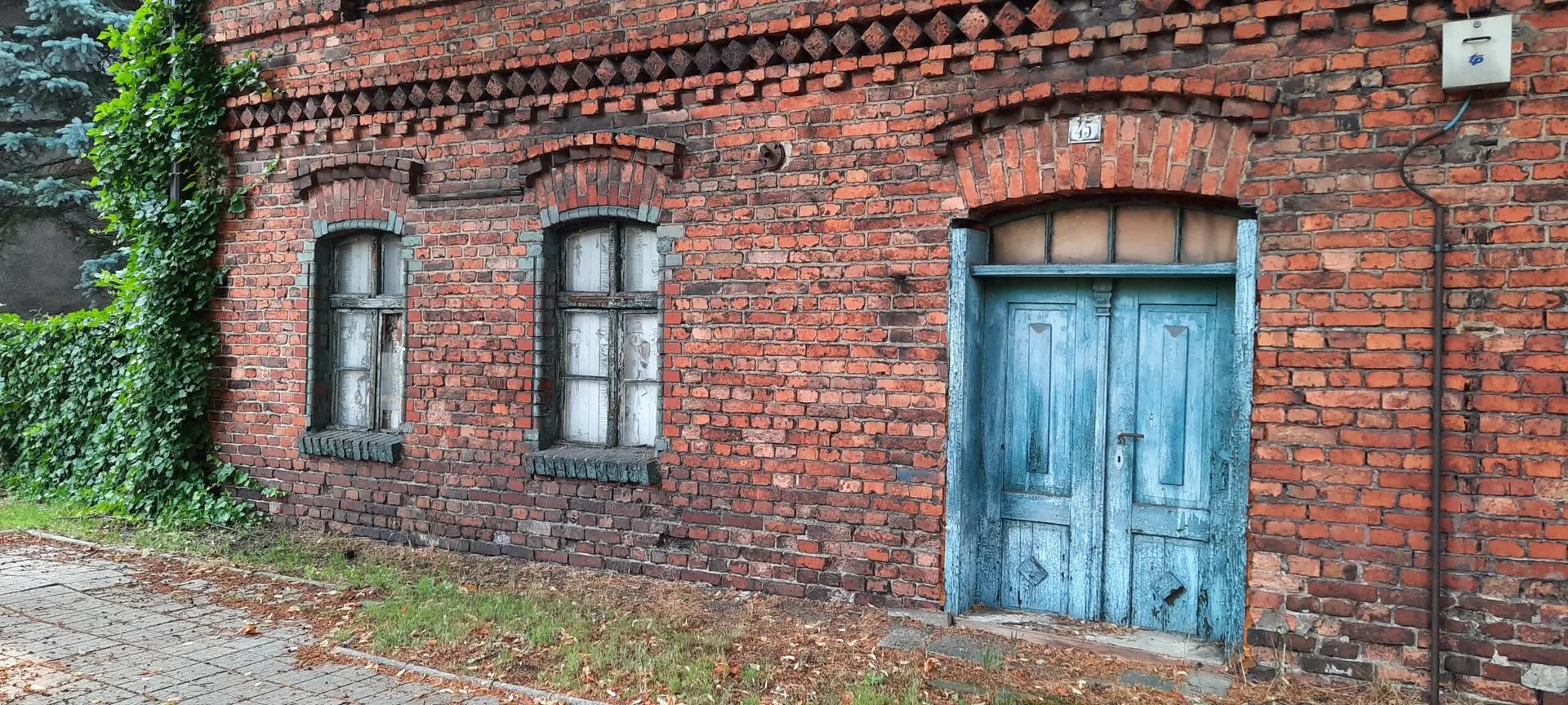 Zdjęcie opuszczonego miejsca: Opuszczony dom wielorodzinny