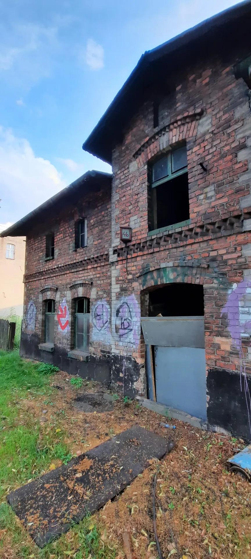 Zdjęcie opuszczonego miejsca: Opuszczony dom wielorodzinny