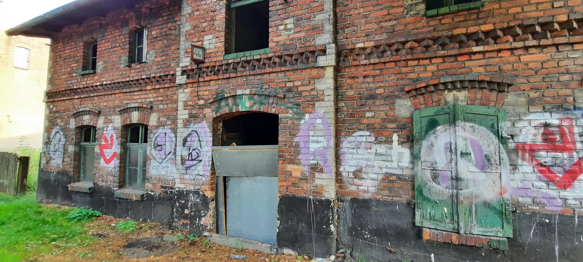 Zdjęcie opuszczonego miejsca: Opuszczony dom wielorodzinny