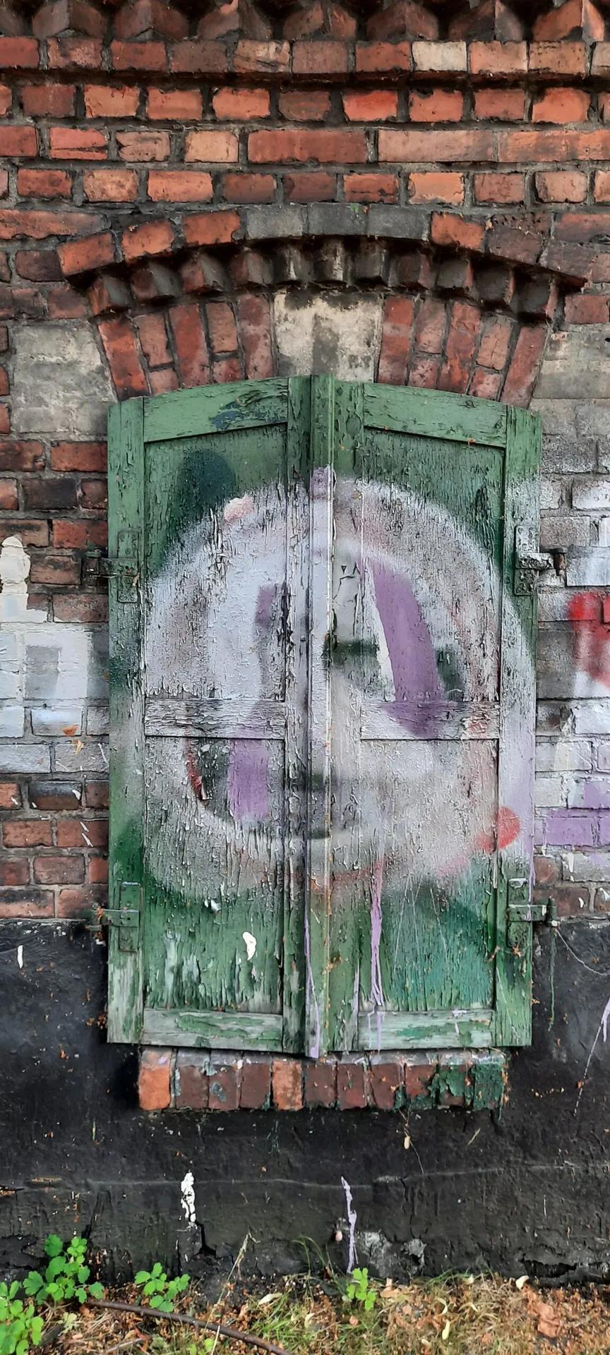 Zdjęcie opuszczonego miejsca: Opuszczony dom wielorodzinny