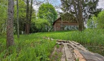 Zdjęcie opuszczonego miejsca: Opuszczony budynek przy jeziorze zgniłek