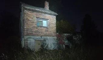 Zdjęcie opuszczonego miejsca: Opuszczony dom z budynkiem gospodarczym