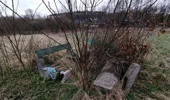 Zdjęcie opuszczonego miejsca: Opuszczony dom z budynkiem gospodarczym