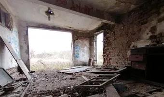 Zdjęcie opuszczonego miejsca: Opuszczony dom z budynkiem gospodarczym