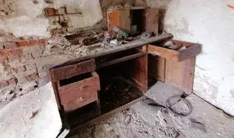 Zdjęcie opuszczonego miejsca: Opuszczony dom z budynkiem gospodarczym