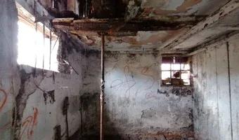 Zdjęcie opuszczonego miejsca: Opuszczony dom z budynkiem gospodarczym