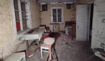 Zdjęcie opuszczonego miejsca: Zarośnięty domek