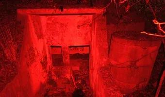 Zdjęcie opuszczonego miejsca: Schron obok pociągów