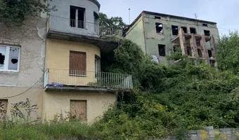 Zdjęcie opuszczonego miejsca: Dwie opuszczone,przedwojenne kamienice