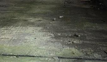 Zdjęcie opuszczonego miejsca: Budynek i tory bocznicy kolejowej