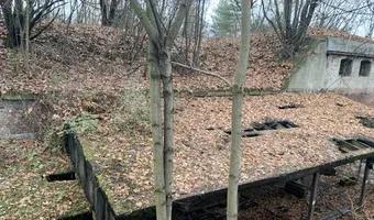 Zdjęcie opuszczonego miejsca: Budynek i tory bocznicy kolejowej