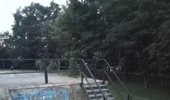 Zdjęcie opuszczonego miejsca: Budynek i tory bocznicy kolejowej