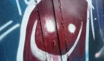 Zdjęcie opuszczonego miejsca: Budynek i tory bocznicy kolejowej