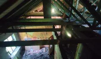 Zdjęcie opuszczonego miejsca: Spalone domy w parku