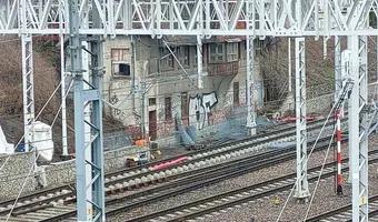 Zdjęcie opuszczonego miejsca: Opuszczony budynek przy torach