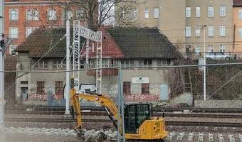 Zdjęcie opuszczonego miejsca: Opuszczony budynek przy torach