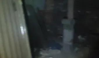 Zdjęcie opuszczonego miejsca: Niedokończony dom ze starym melexem