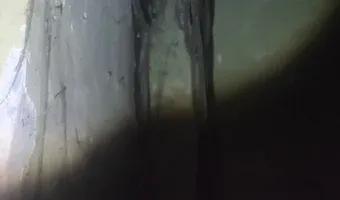 Zdjęcie opuszczonego miejsca: Niedokończony dom ze starym melexem