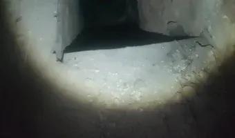 Zdjęcie opuszczonego miejsca: Niedokończony dom ze starym melexem