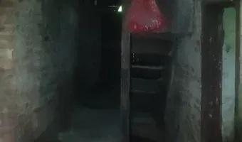 Zdjęcie opuszczonego miejsca: Niedokończony dom ze starym melexem