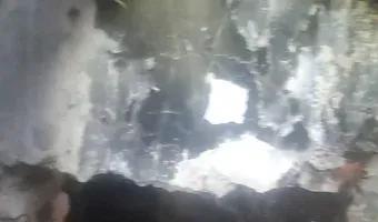 Zdjęcie opuszczonego miejsca: Niedokończony dom ze starym melexem