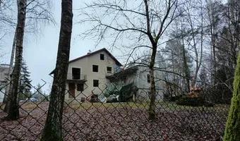 Zdjęcie opuszczonego miejsca: Niedokończony remont dużego domu