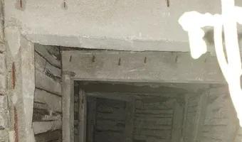 Zdjęcie opuszczonego miejsca: Opuszczony schron w lesie obok przystanku