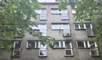 Zdjęcie opuszczonego miejsca: Opuszczony dobrze zachowany blok.