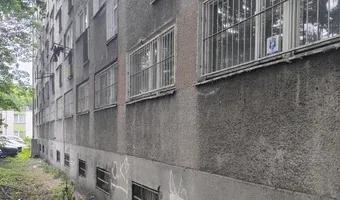 Zdjęcie opuszczonego miejsca: Opuszczony dobrze zachowany blok.