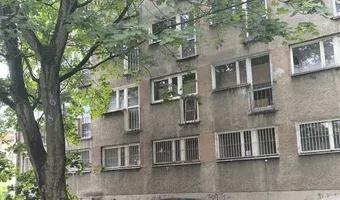 Zdjęcie opuszczonego miejsca: Opuszczony dobrze zachowany blok.