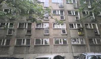 Zdjęcie opuszczonego miejsca: Opuszczony dobrze zachowany blok.