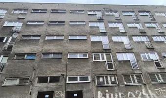 Zdjęcie opuszczonego miejsca: Opuszczony dobrze zachowany blok.