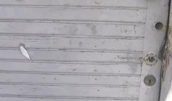 Zdjęcie opuszczonego miejsca: Częściowo opuszczona kamienica.