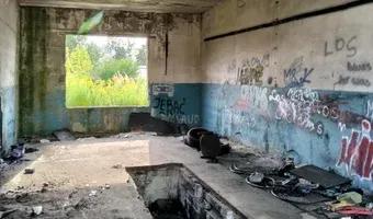 Zdjęcie opuszczonego miejsca: Opuszczona naprawia samochodów.