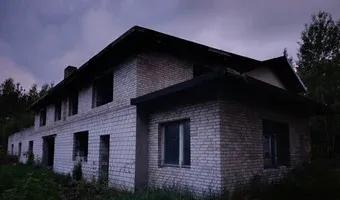 Zdjęcie opuszczonego miejsca: Opuszczony dom z wielką działką