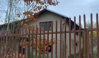 Zdjęcie opuszczonego miejsca: Opuszczony dom z wielką działką