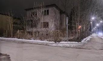 Zdjęcie opuszczonego miejsca: Dom z widokiem na cmentarz