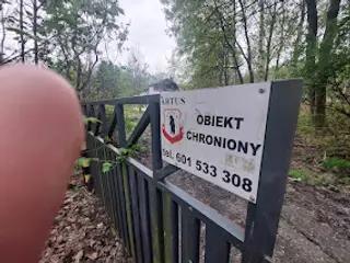 Miniatura: Opuszczony zajazd przy kortach tenisowych