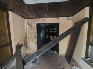 Miniatura: Opuszczony zajazd przy kortach tenisowych