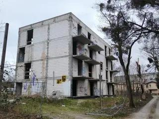 Miniatura: Nieukończony budynek mieszkalny/biurowy