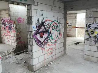 Miniatura: Nieukończony budynek mieszkalny/biurowy