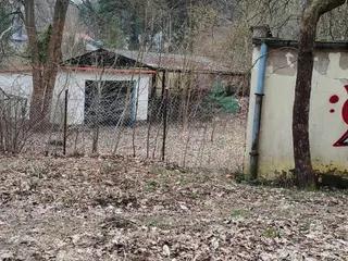 Miniatura: Kilka opuszczonych budynków