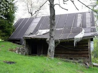 Miniatura: Dom przy szlaku