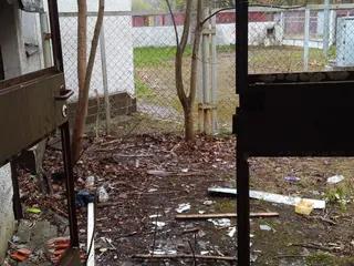 Miniatura: opuszczona przychodnia wojskowa