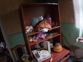 Miniatura: Opuszczona kamienica z całym wyposażeniem