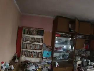 Miniatura: Opuszczona kamienica z całym wyposażeniem